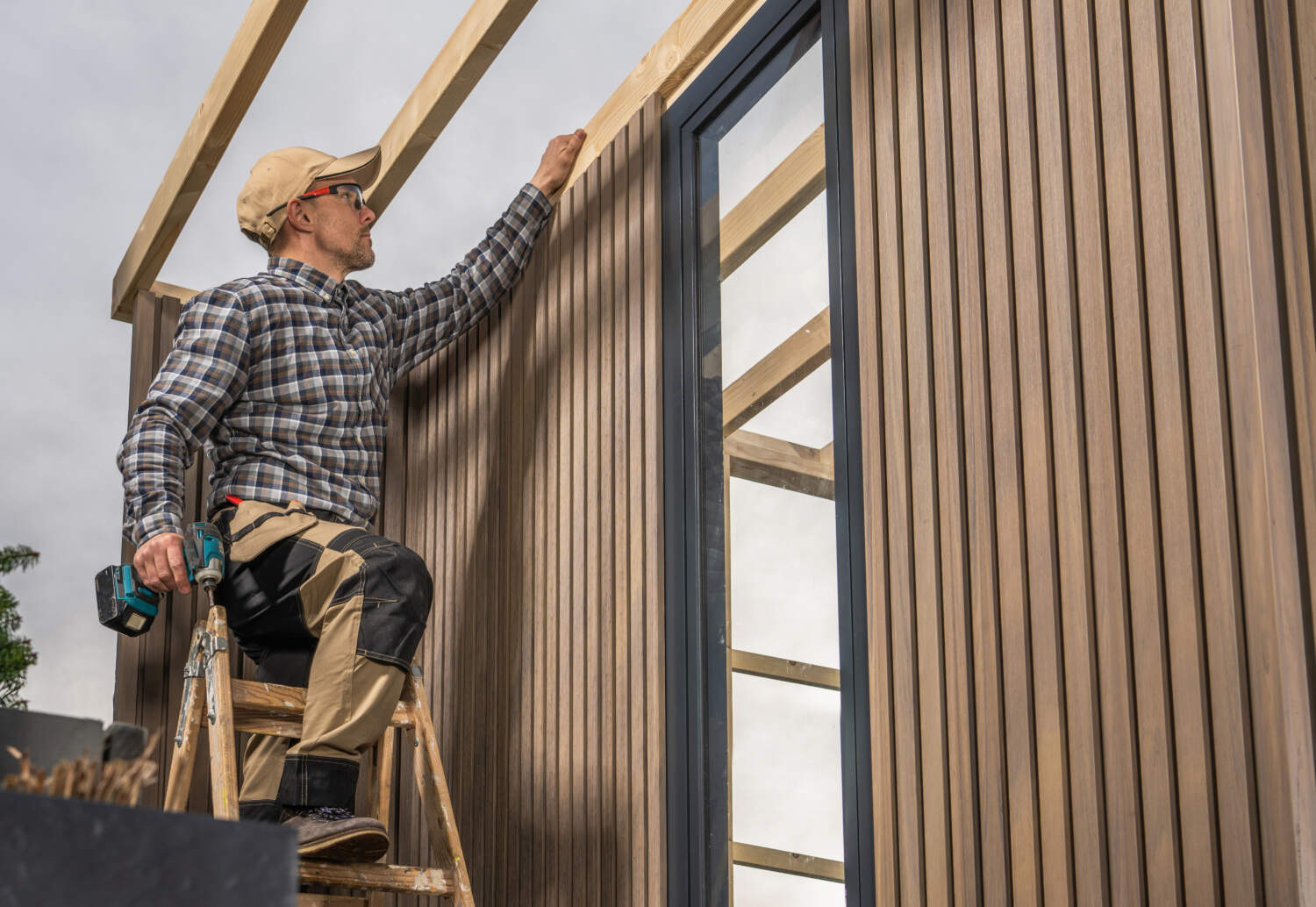 Photo d'une personne entrain de réaliser des travaux de rénovation